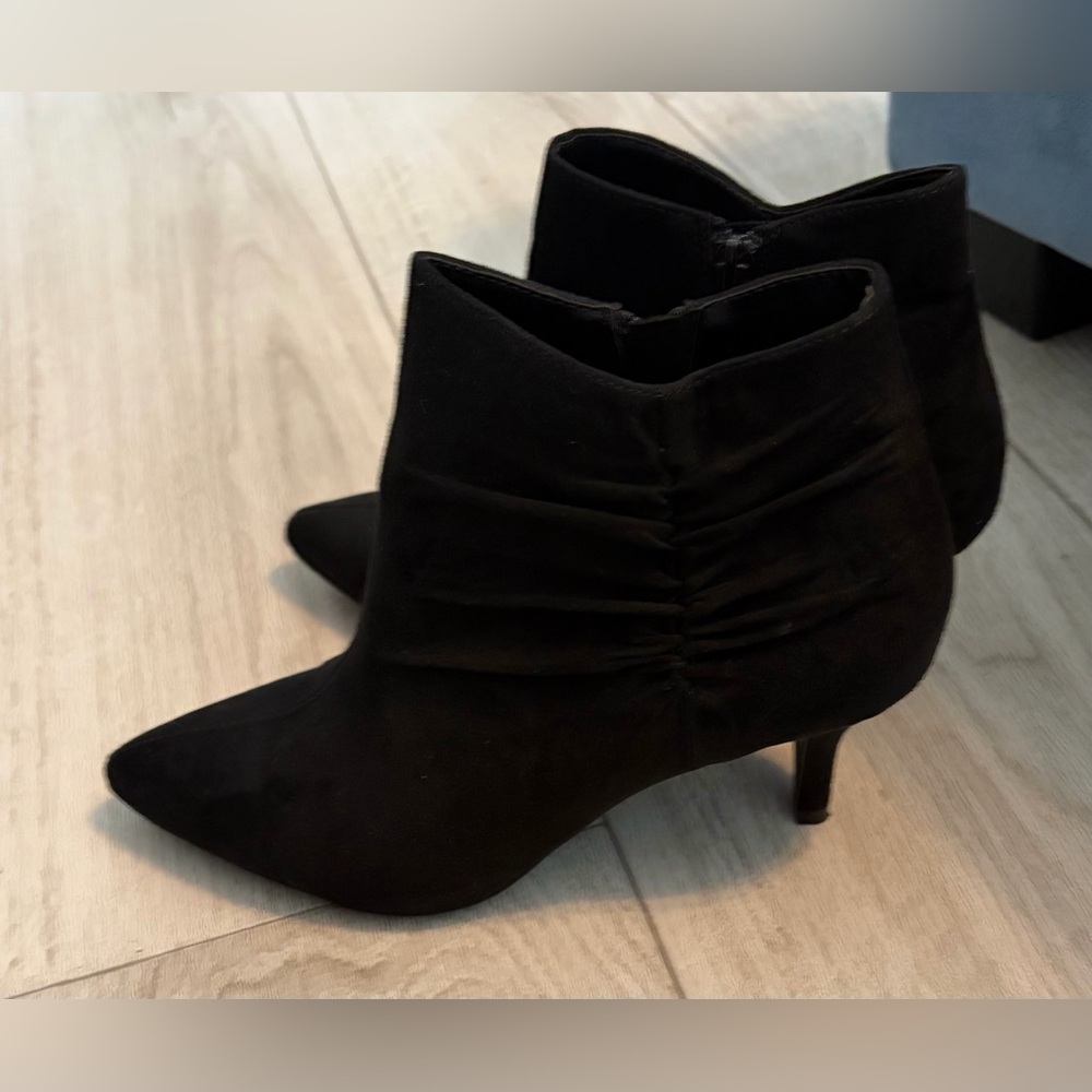 Women’s Size 7M Kelly & Katie ARINA Black Heeled Booties